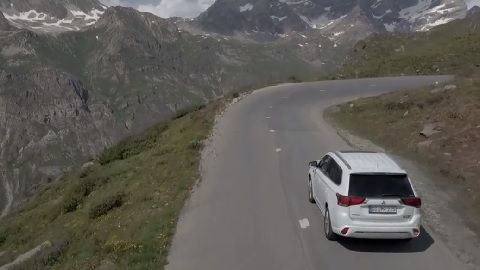 Découvrez l'Outlander PHEV avec l'ambassadeur Stéphane Diagana Découvrez l'Outlander PHEV avec l'ambassadeur Stéphane Diagana