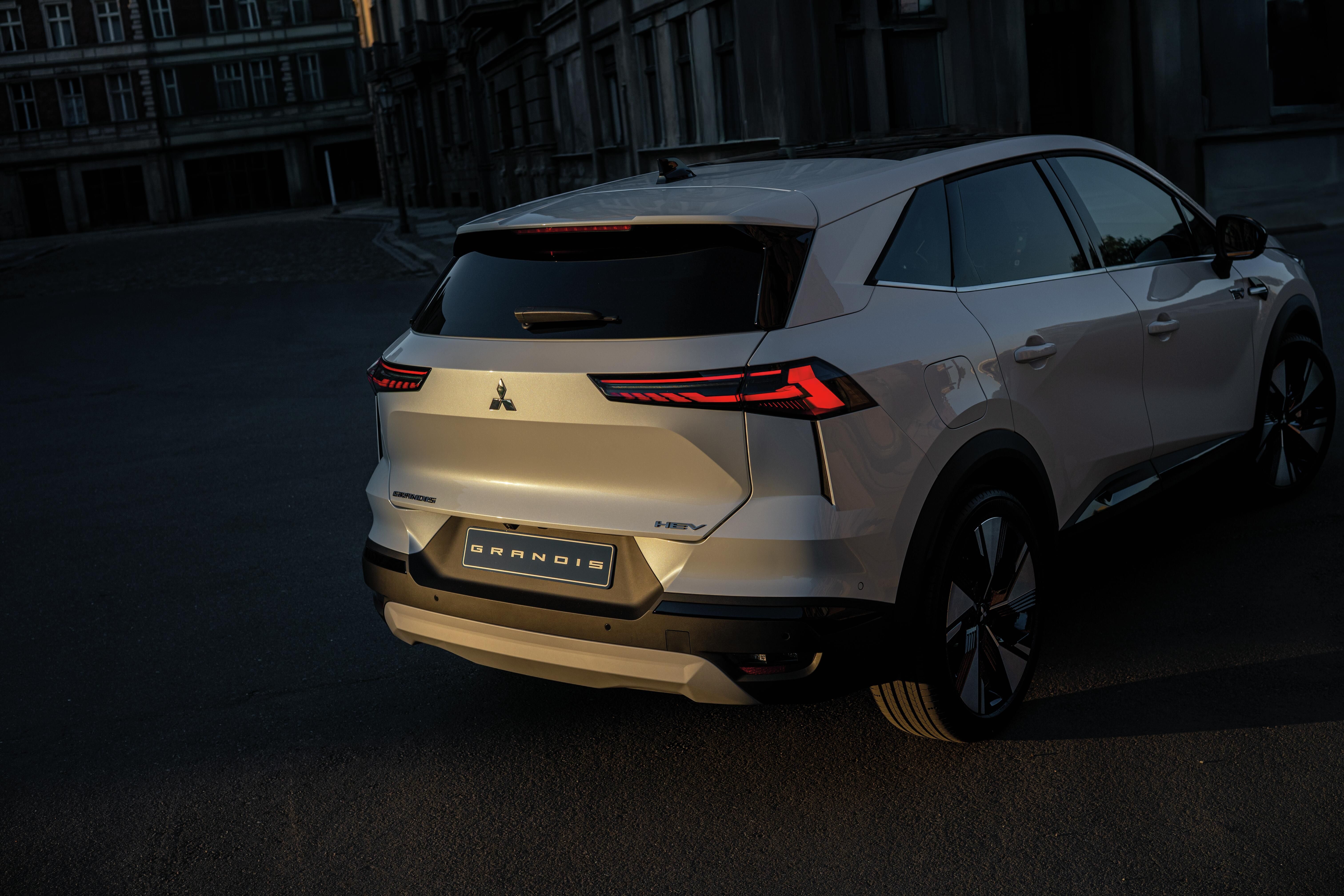 DESIGN AFFIRMÉ, MODULARITÉ EXCEPTIONNELLE Design du Mitsubishi GRANDIS